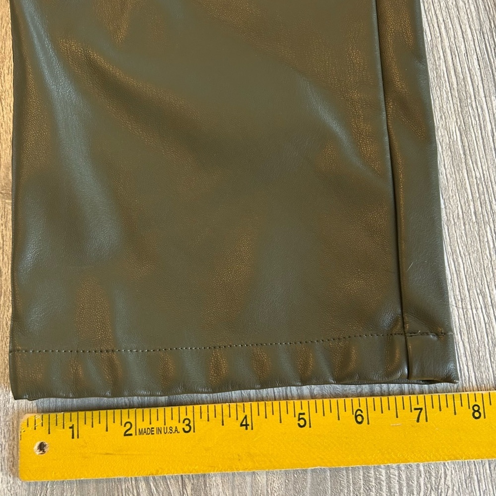 Altar'd State Womens Faux Leather Cargo Green Pants Wide leg Leg pockets Sz 5/27 - Picture 10 of 10